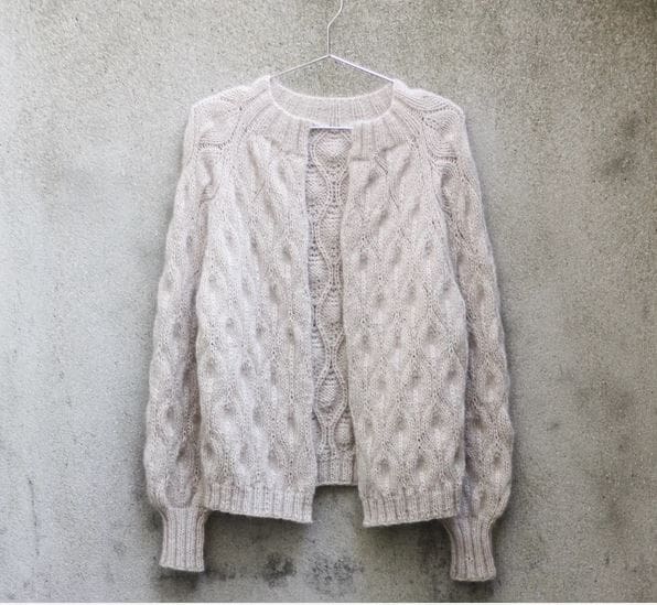 Bindiuppskrift – Olive Cardigan Vaksin