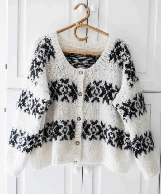 Uppskrift – Veras Cardigan V/Rundum Hálsi