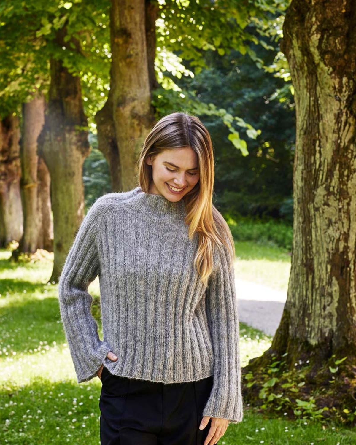 Bindiuppskrift – Raglansweater I Bred Rib